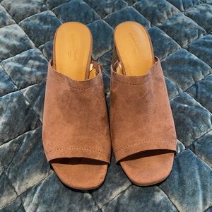 Universal Thread Suede Mules Size 6